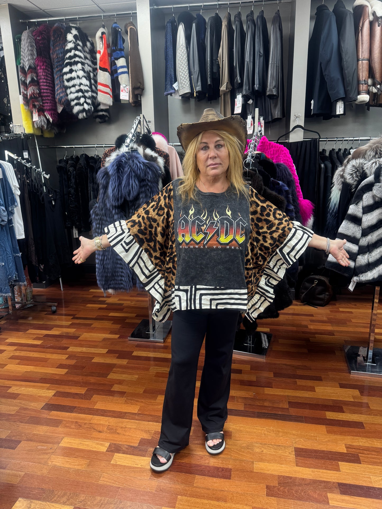Shannon Passero Band Pullover