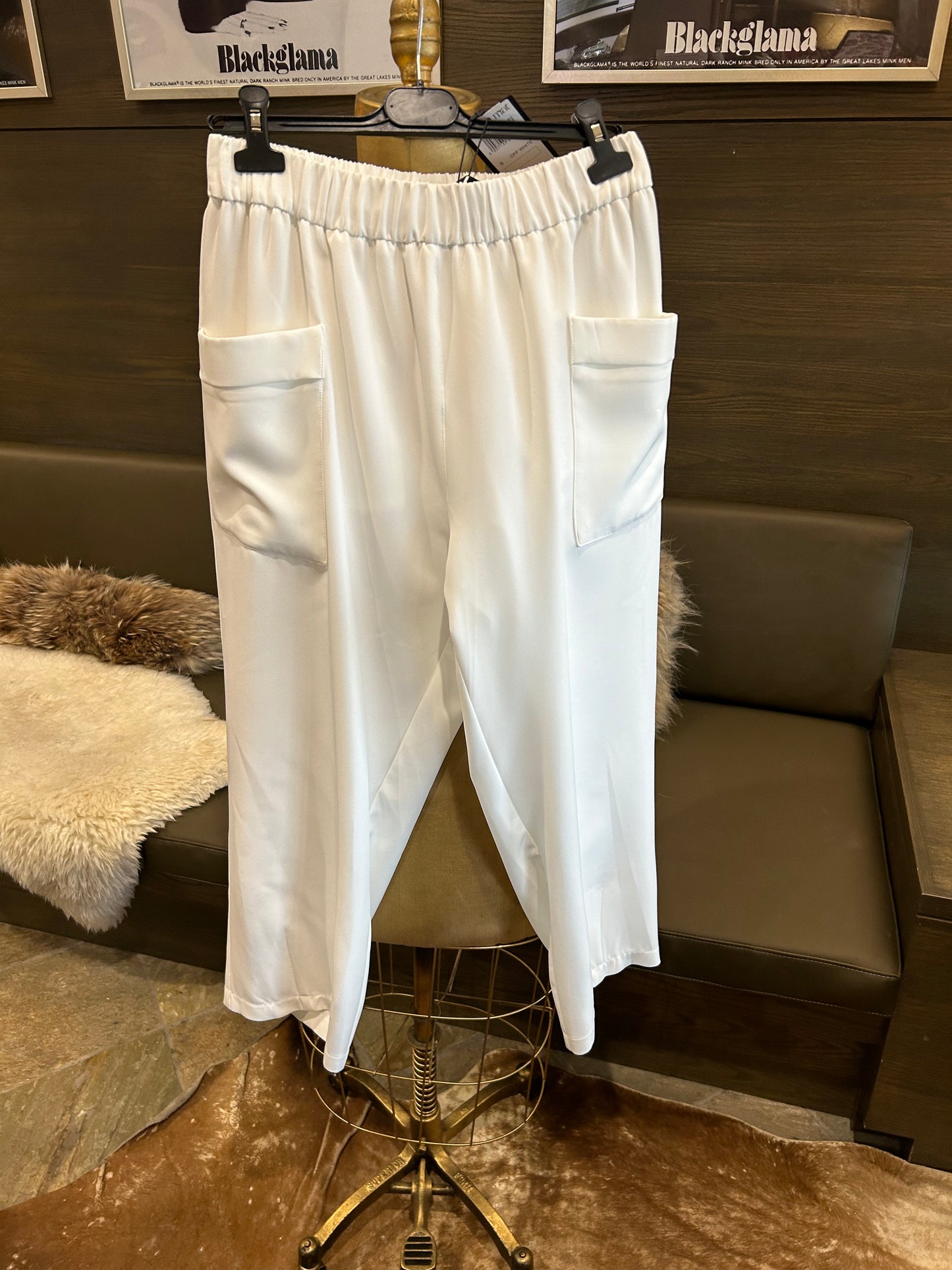 Mat Fashion White Capri Pull On Pant